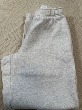 Aritzia Sweatfleece Mega Fit Pants Heather Cloud White Size M